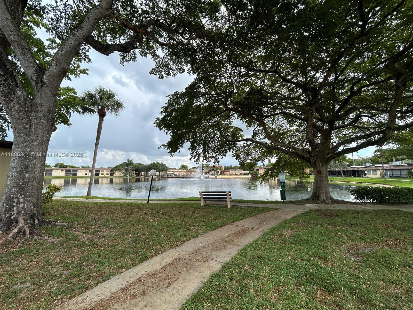 316 Briarwood Cir #4-17, Hollywood, Florida image 32