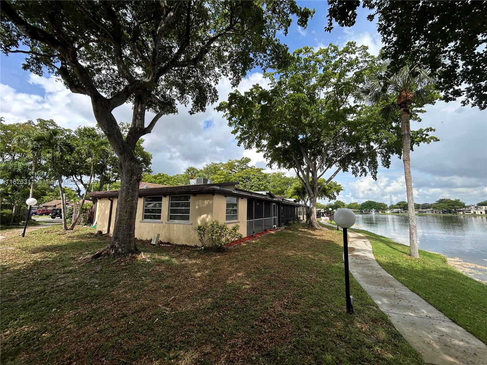 316 Briarwood Cir #4-17, Hollywood, Florida image 35