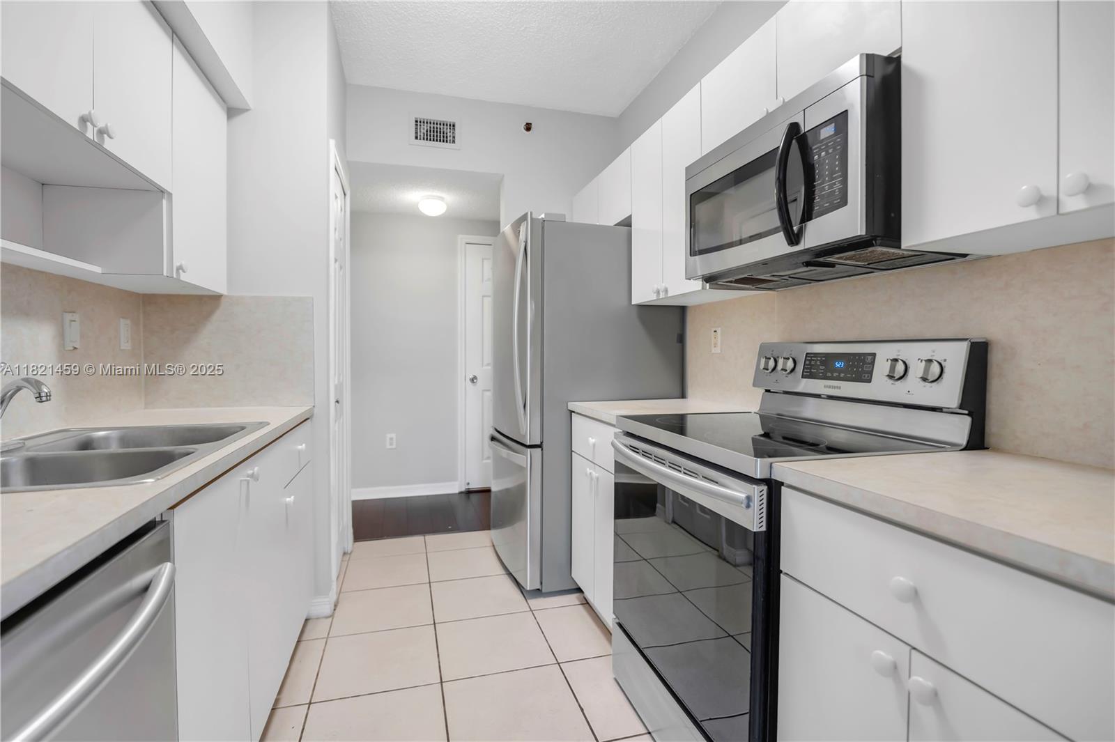 7085 Nova Dr #217, Davie, Florida image 4