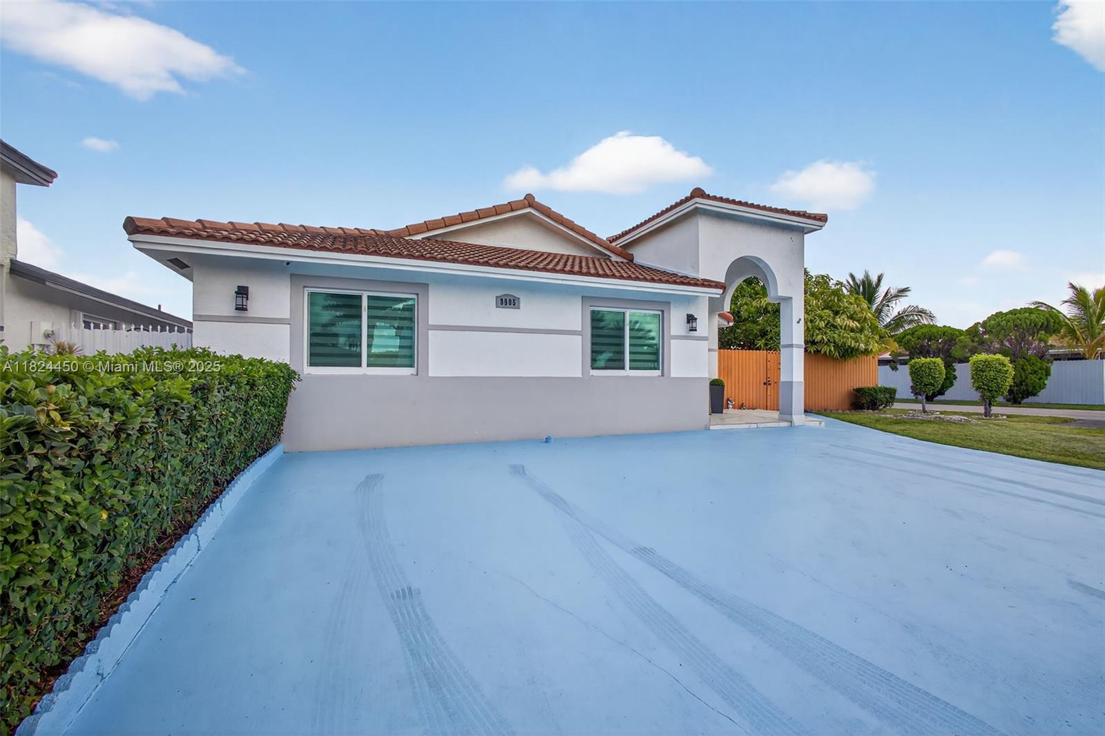 8905 NW 112th St, Hialeah Gardens, Florida image 2