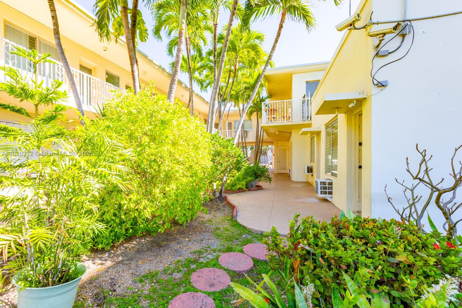 8420 Byron Ave #6, Miami Beach, Florida image 12