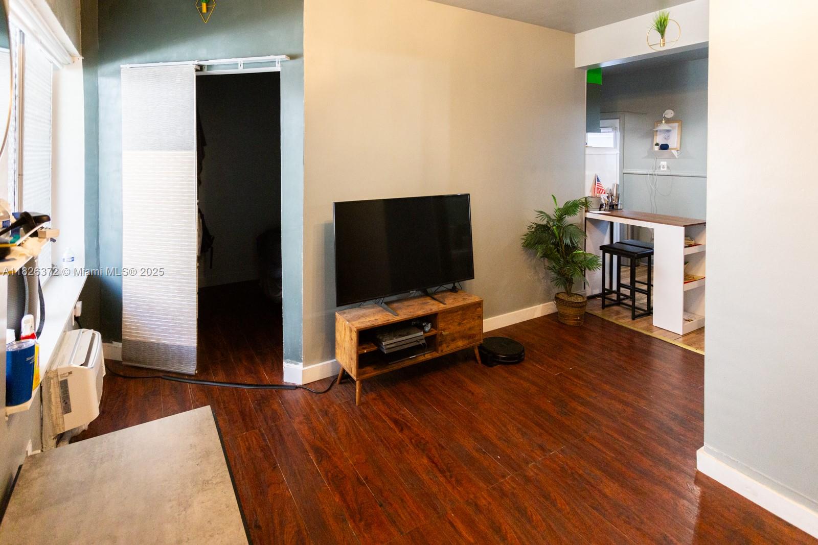 8420 Byron Ave #6, Miami Beach, Florida image 5