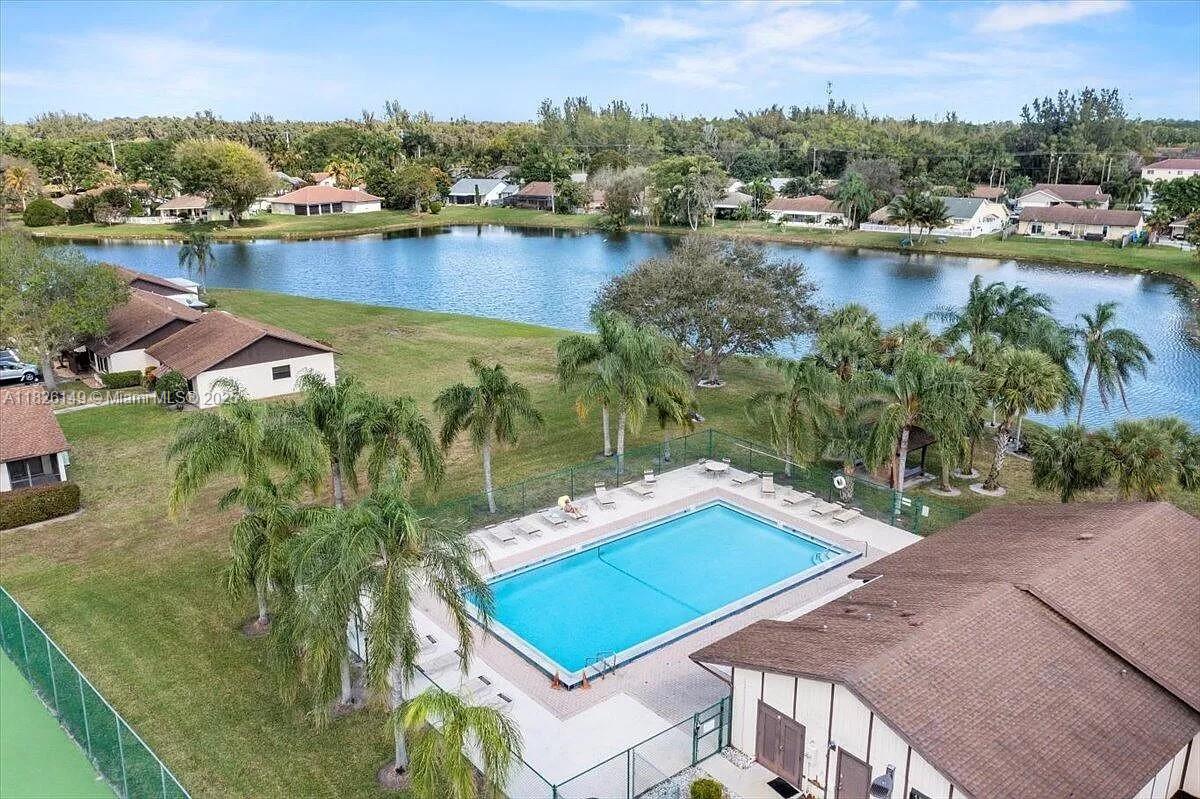 77 Via De Casas Norte, Boynton Beach, Florida image 1