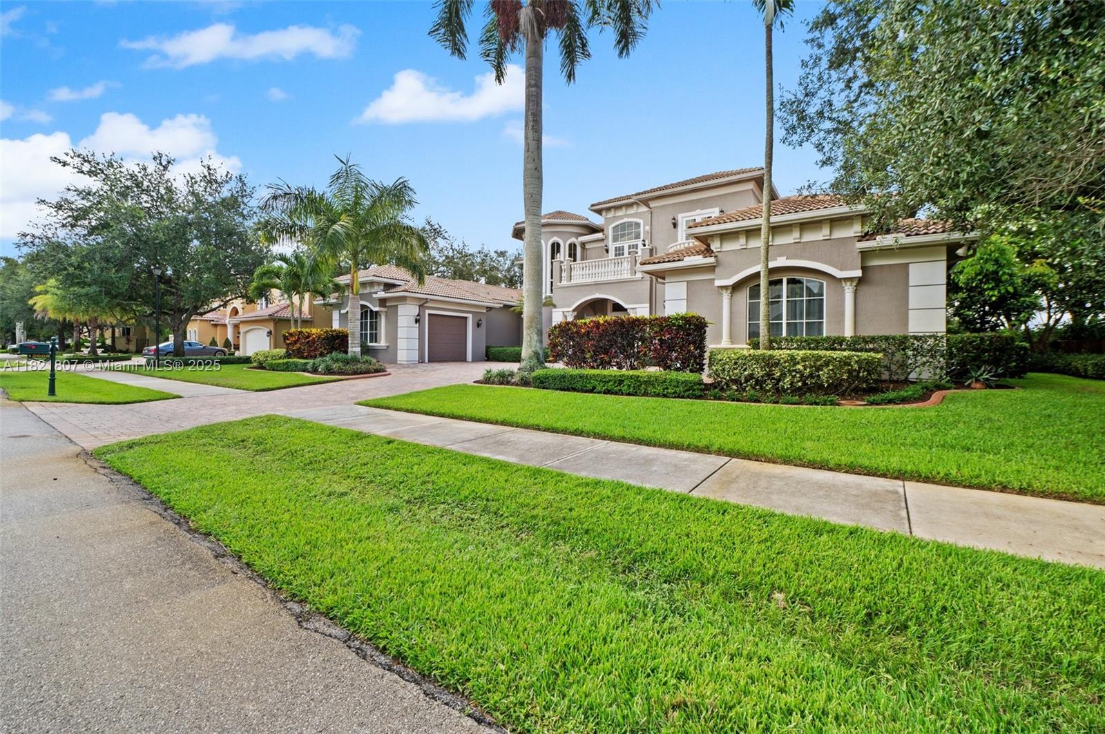 12608 S Stonebrook Cir, Davie, Florida image 4