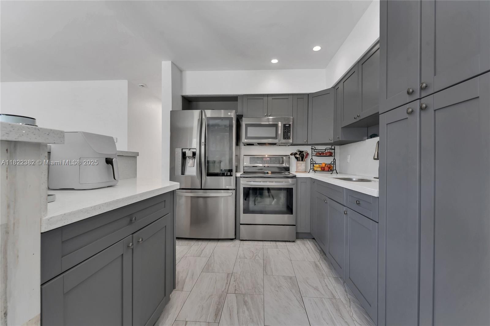 3021 NW 17th St, Fort Lauderdale, Florida image 11
