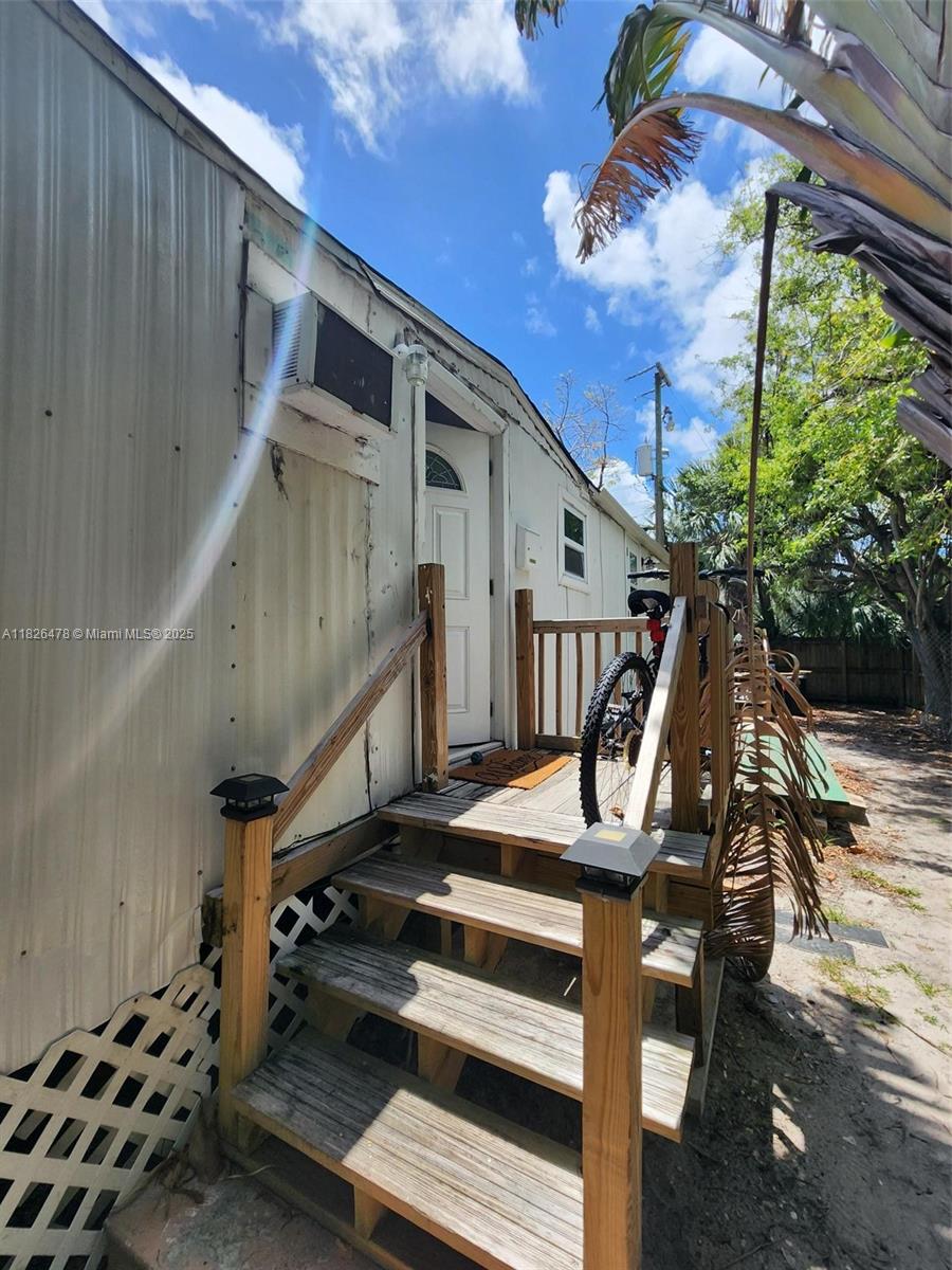 6237 NE 8th Avenue, Fort Lauderdale, Florida image 16