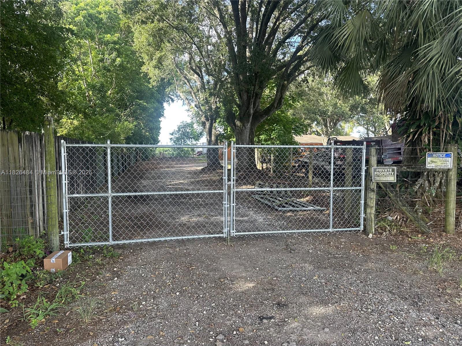 Located in the heart of the Redland! Here is a 3 bedroom, 2 bath private home for rent on approximately 1/2  acre of land. The property is fenced and has an attached large 2 car garage.