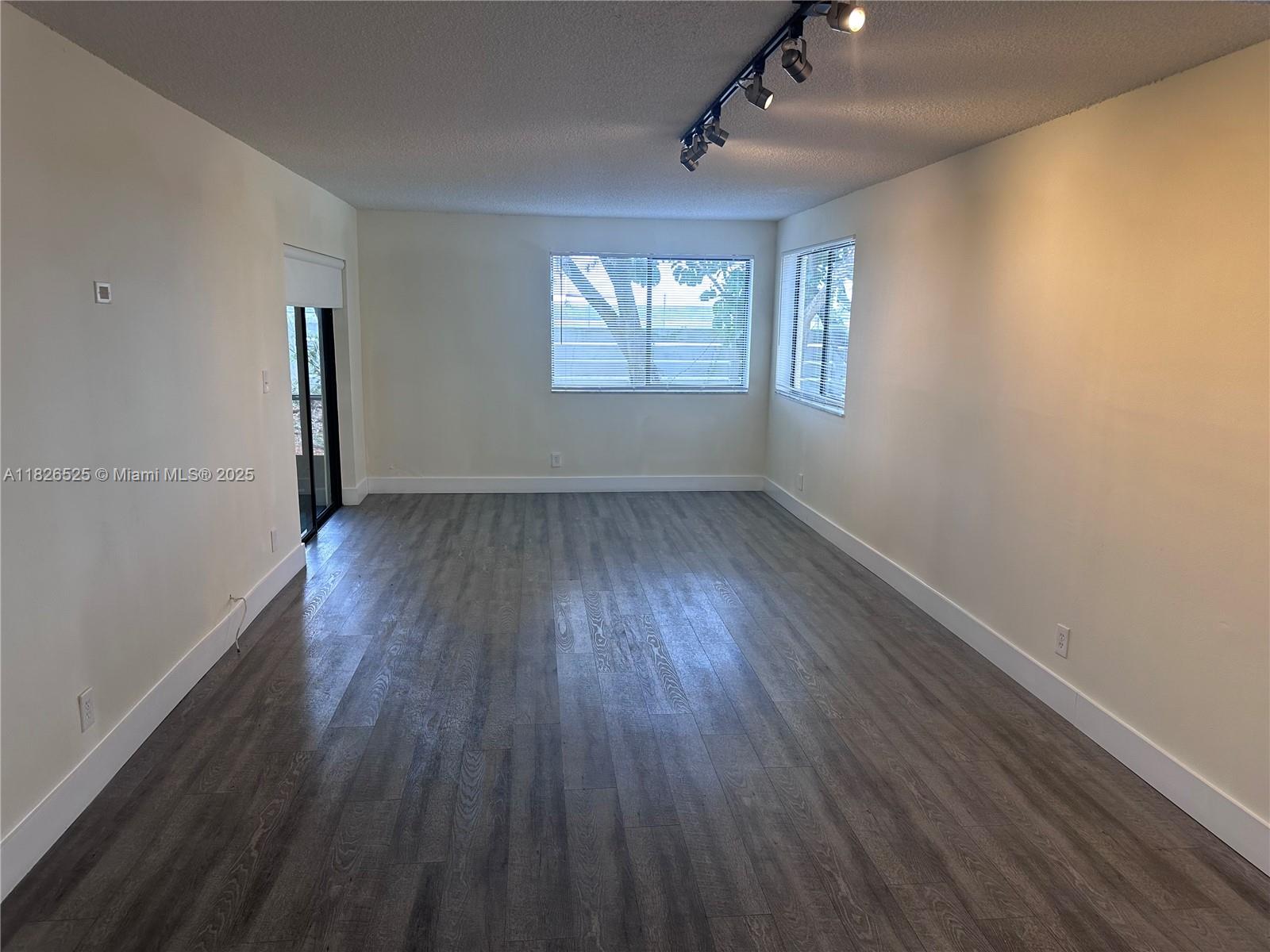 185 Lakeview Dr #102, Weston, Florida image 12