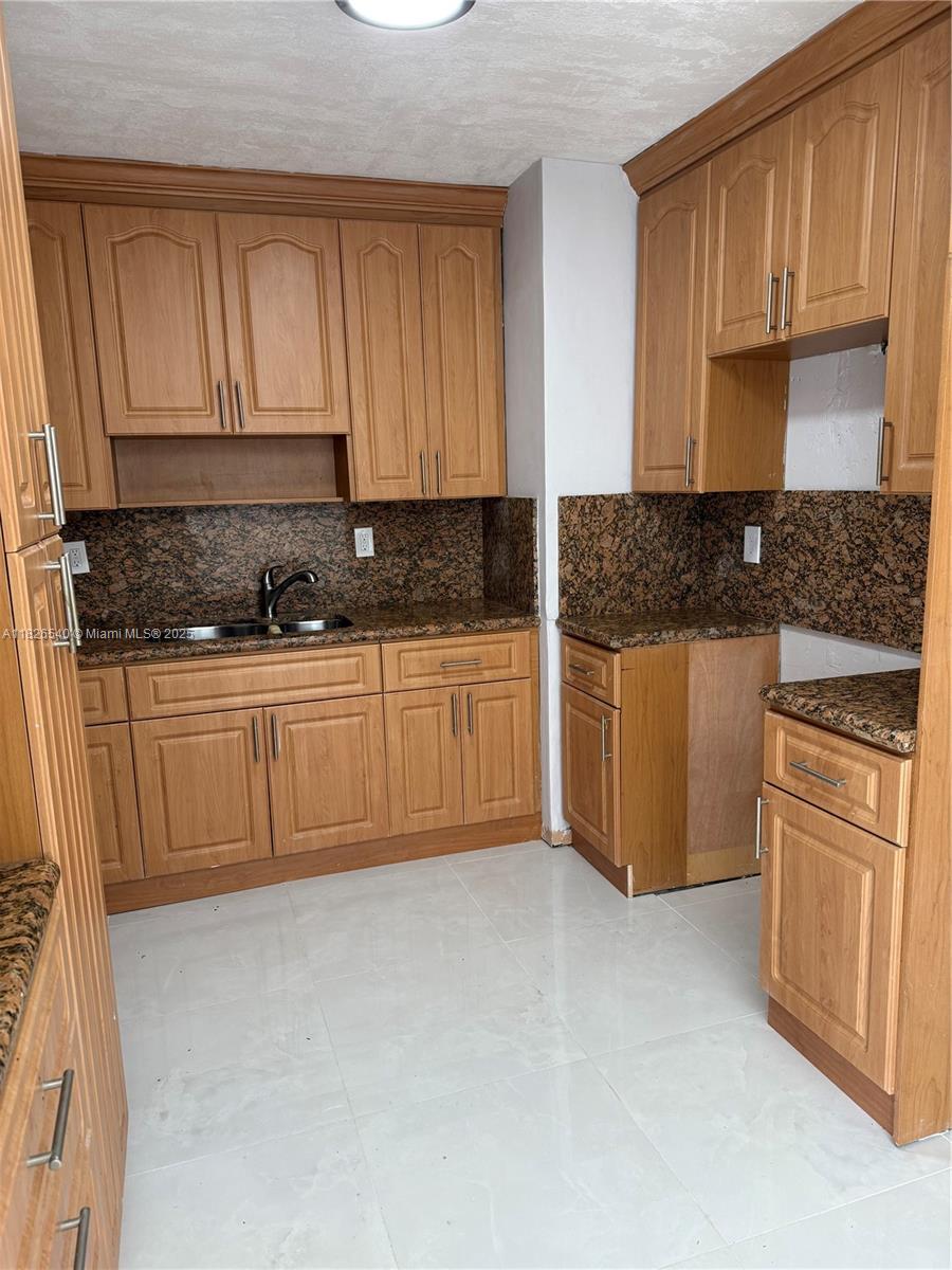 954 W 72nd Pl, Hialeah, Florida image 14
