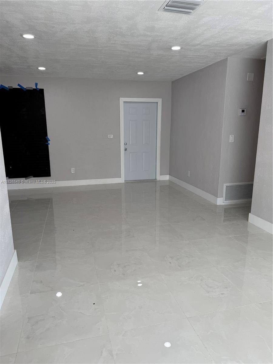 954 W 72nd Pl, Hialeah, Florida image 9