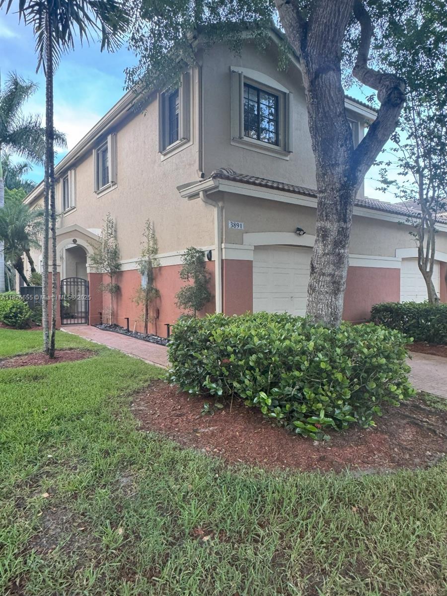 3891 Tree Top Dr, Weston, Florida image 1