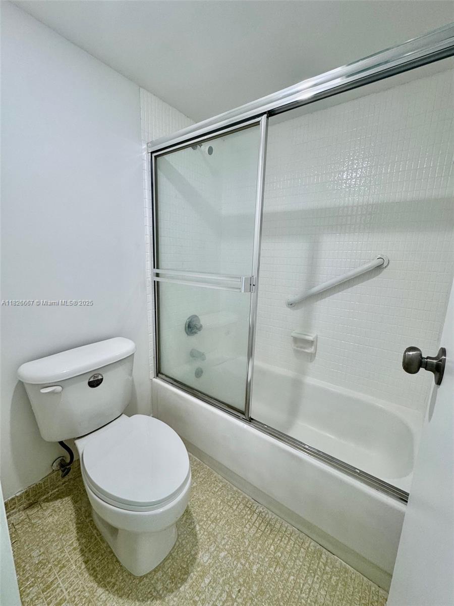 3675 N Country Club Dr #1906, Aventura, Florida image 17