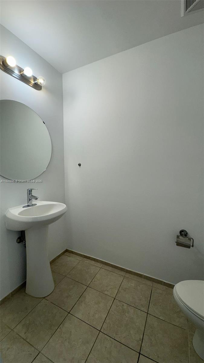 60 SW 13th St #2010, Miami FL 33130