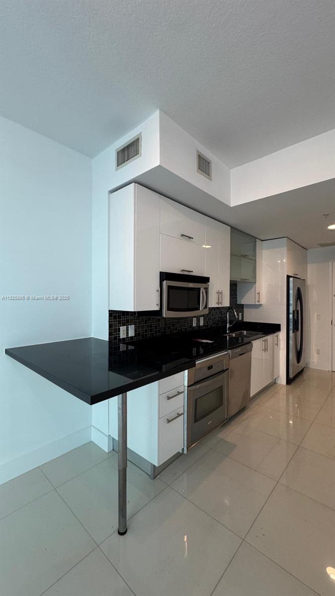 60 SW 13th St #2010, Miami FL 33130