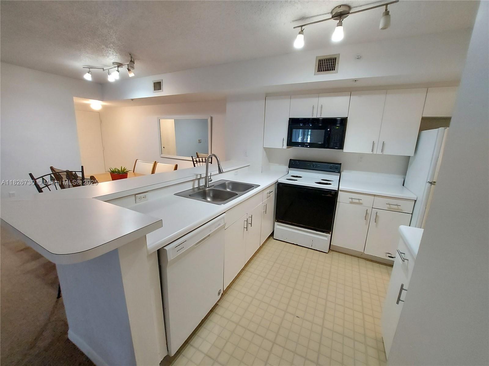 2640 S University Dr #125, Davie, Florida image 11