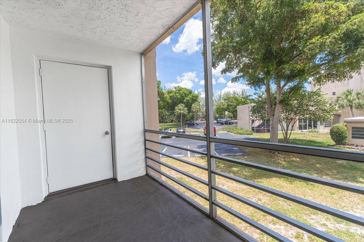 9481 Evergreen Pl #206, Davie, Florida image 12