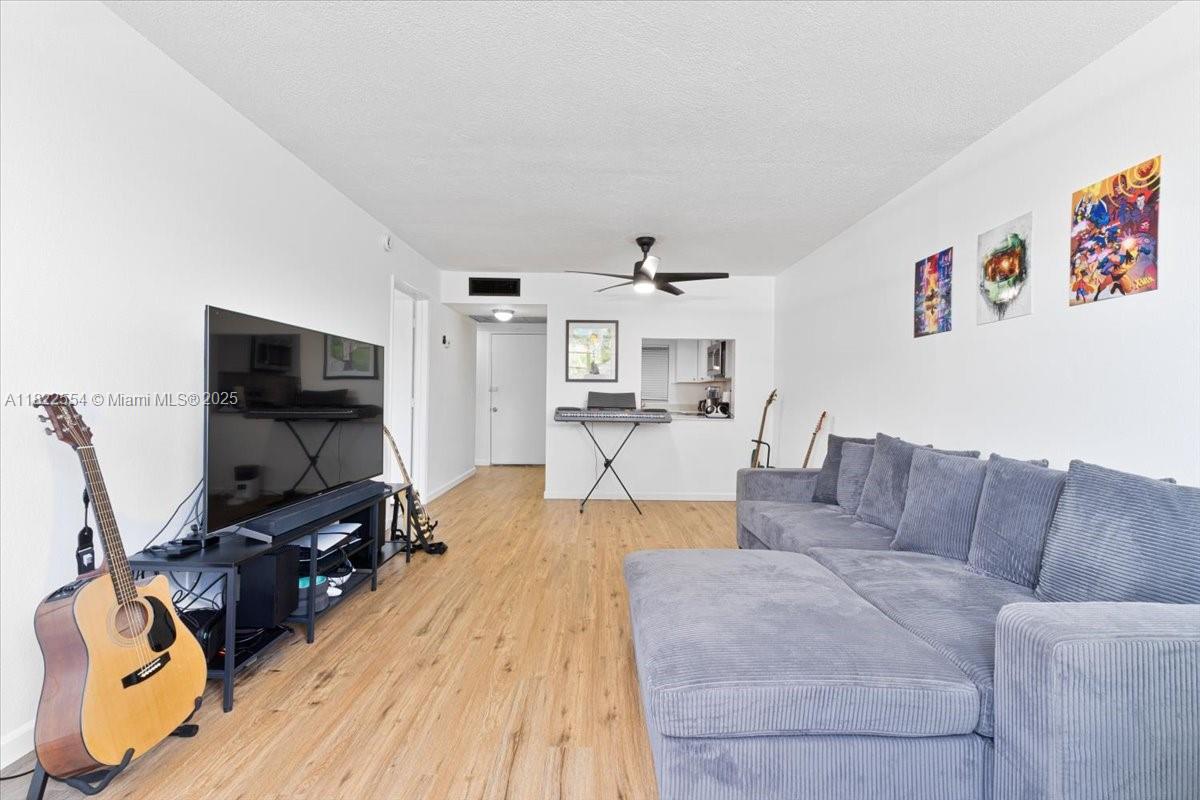 9481 Evergreen Pl #206, Davie, Florida image 3