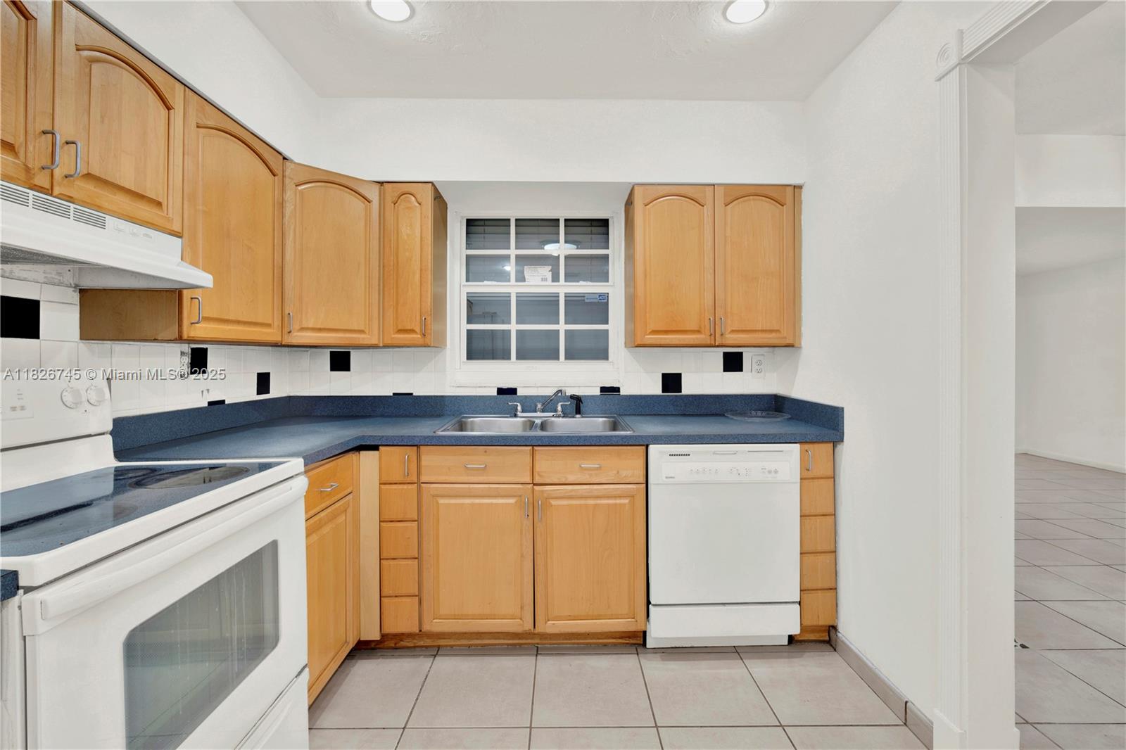 Residential, Hollywood, Florida image 19