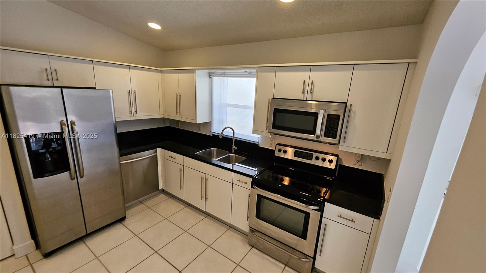 5084 NW 112th Ct, Doral, Florida image 8