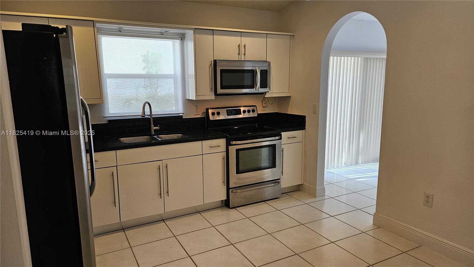 5084 NW 112th Ct, Doral, Florida image 9