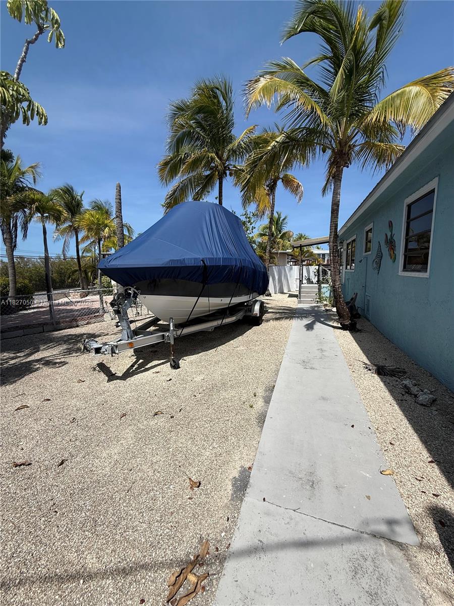 211 Banyan Ln, Tavernier, Florida image 2