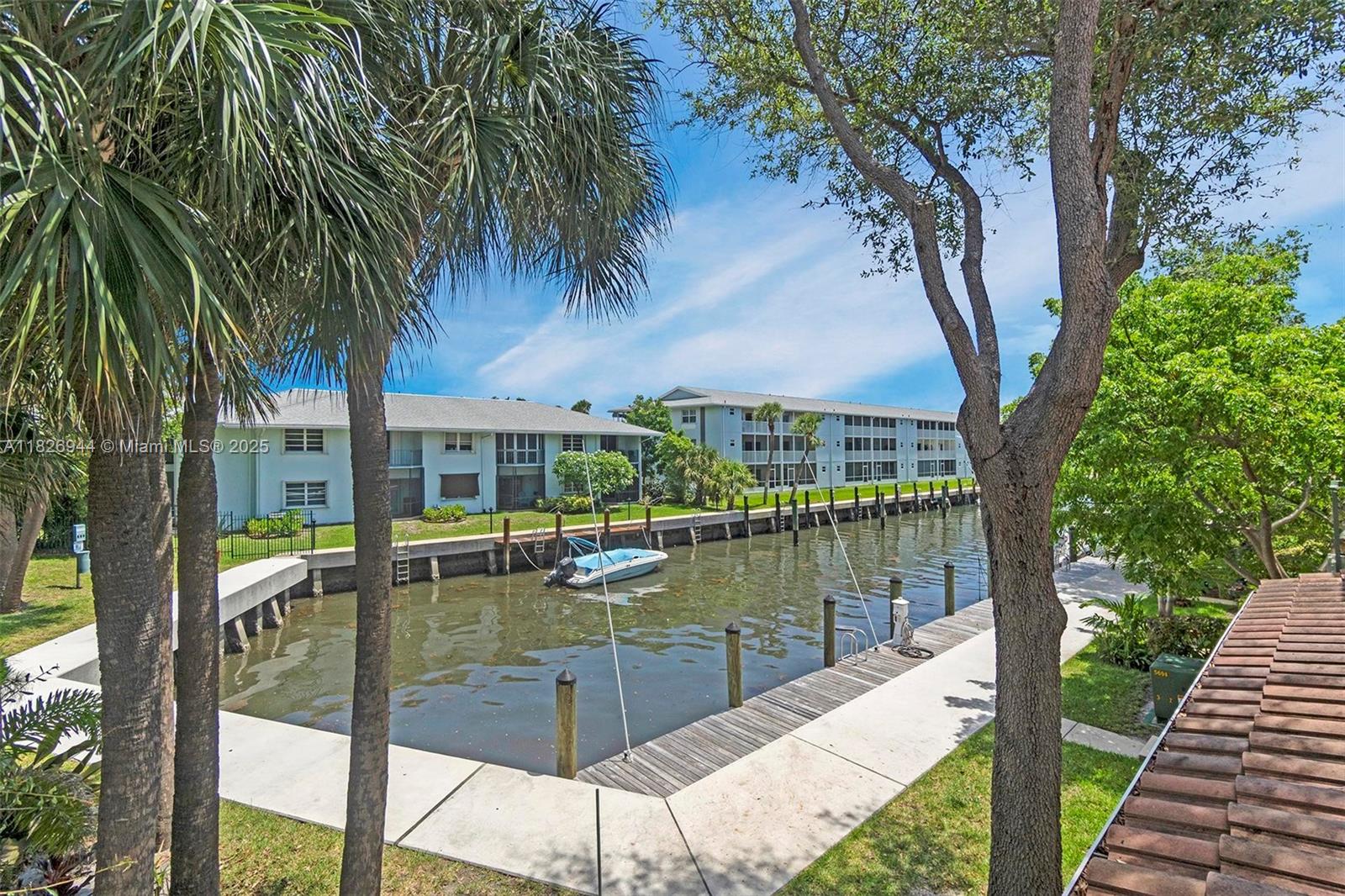 1105 Lake Shore Dr #202, Lake Park, Florida image 31