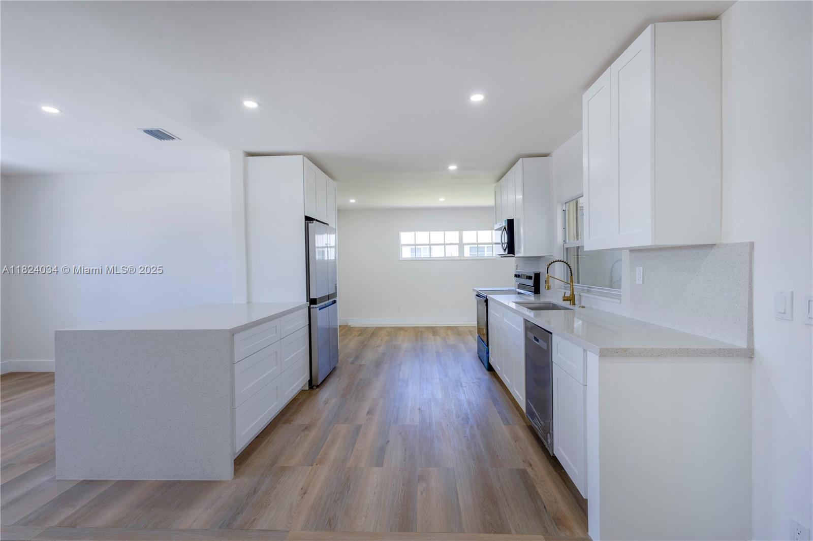 2568 NW 34th Ter, Lauderdale Lakes, Florida image 11