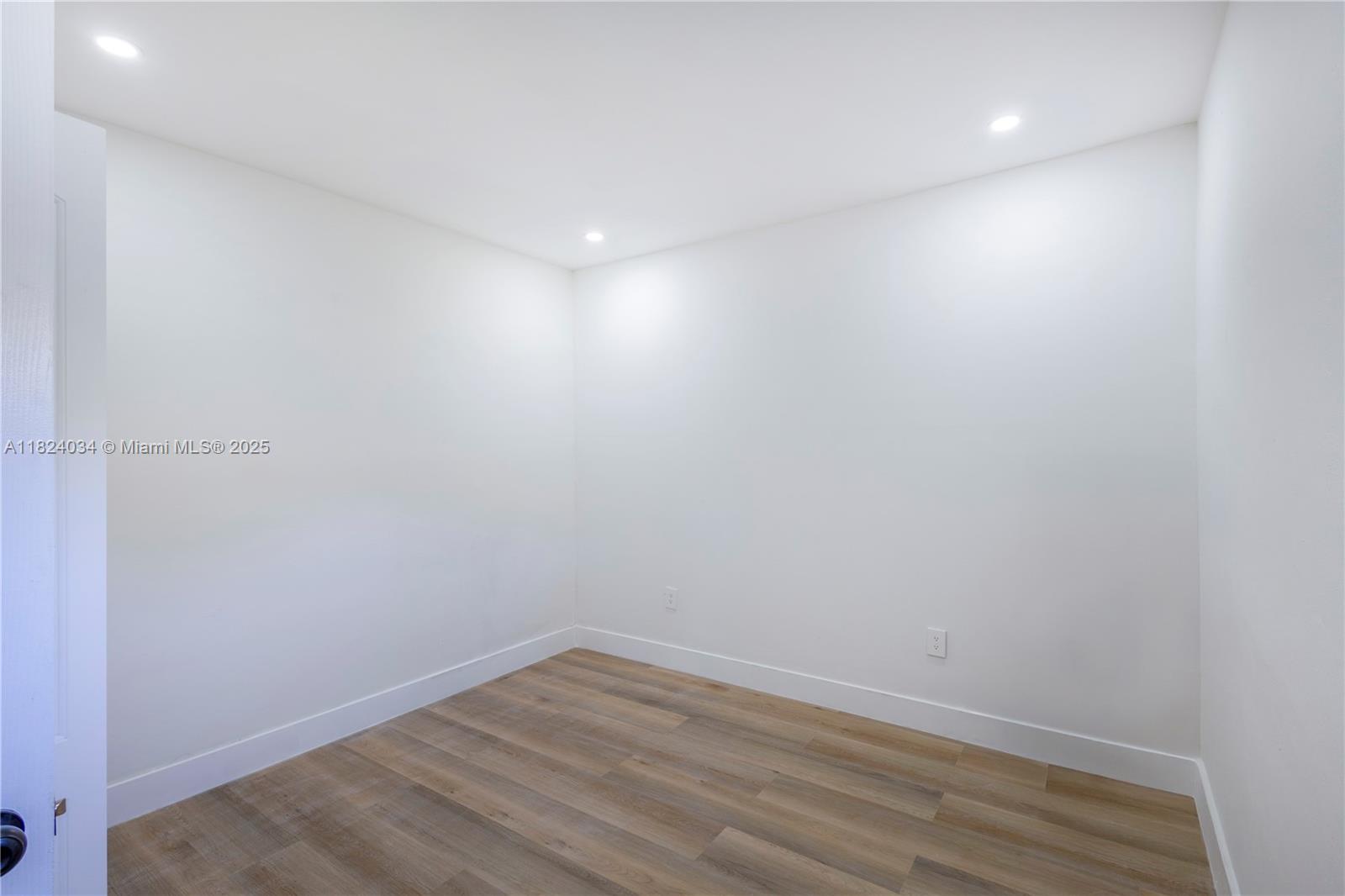 2568 NW 34th Ter, Lauderdale Lakes, Florida image 18
