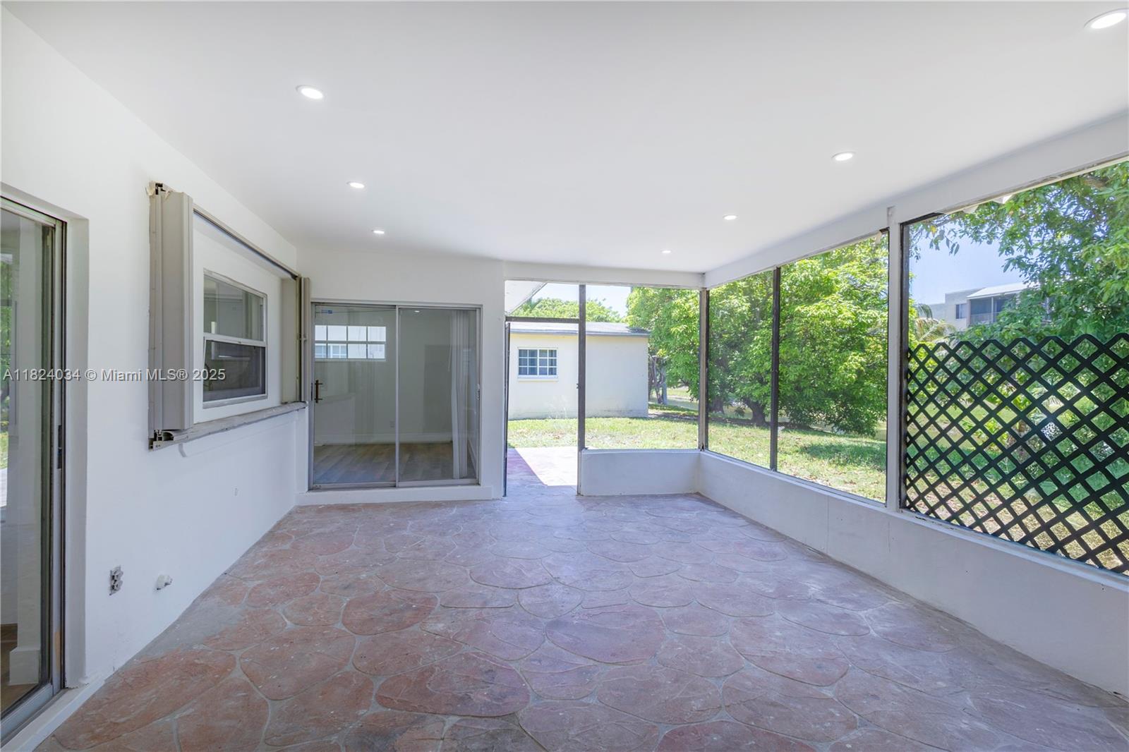 2568 NW 34th Ter, Lauderdale Lakes, Florida image 30
