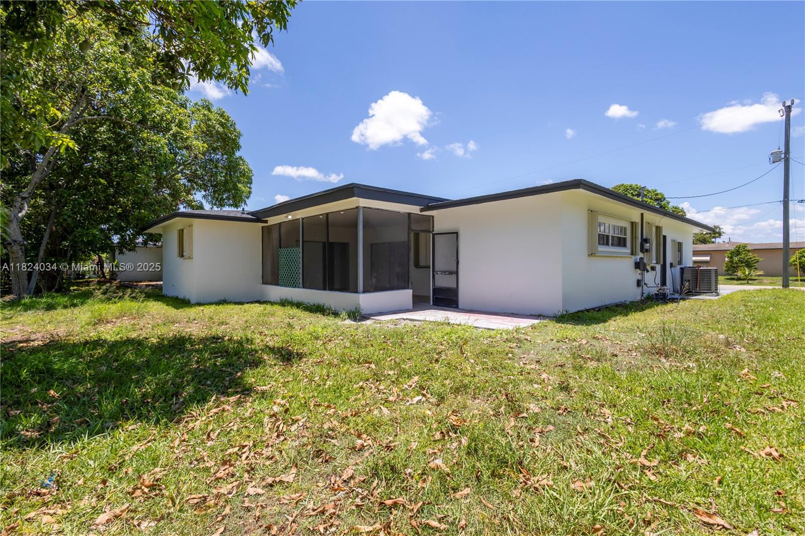 2568 NW 34th Ter, Lauderdale Lakes, Florida image 31