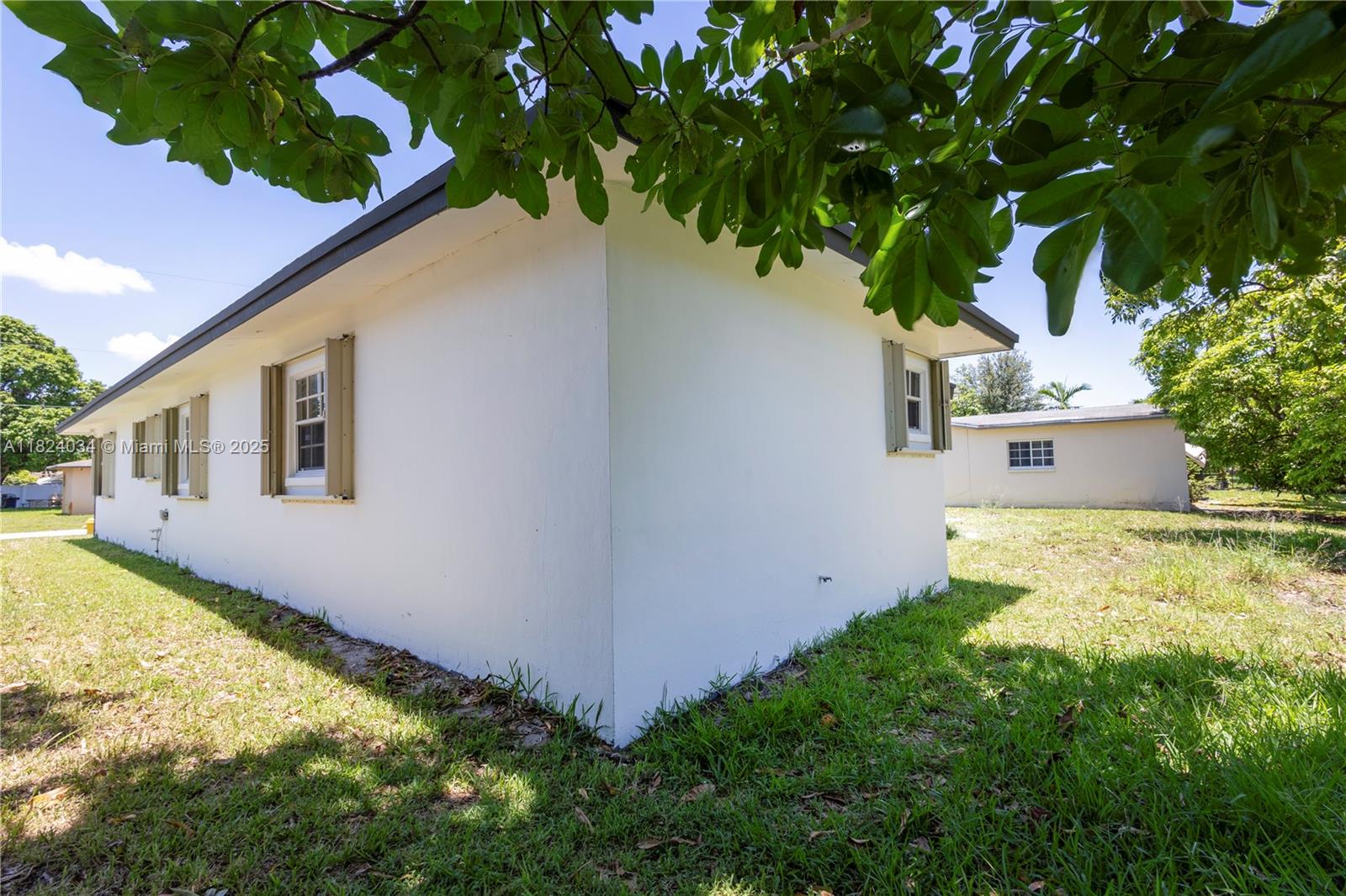 2568 NW 34th Ter, Lauderdale Lakes, Florida image 32