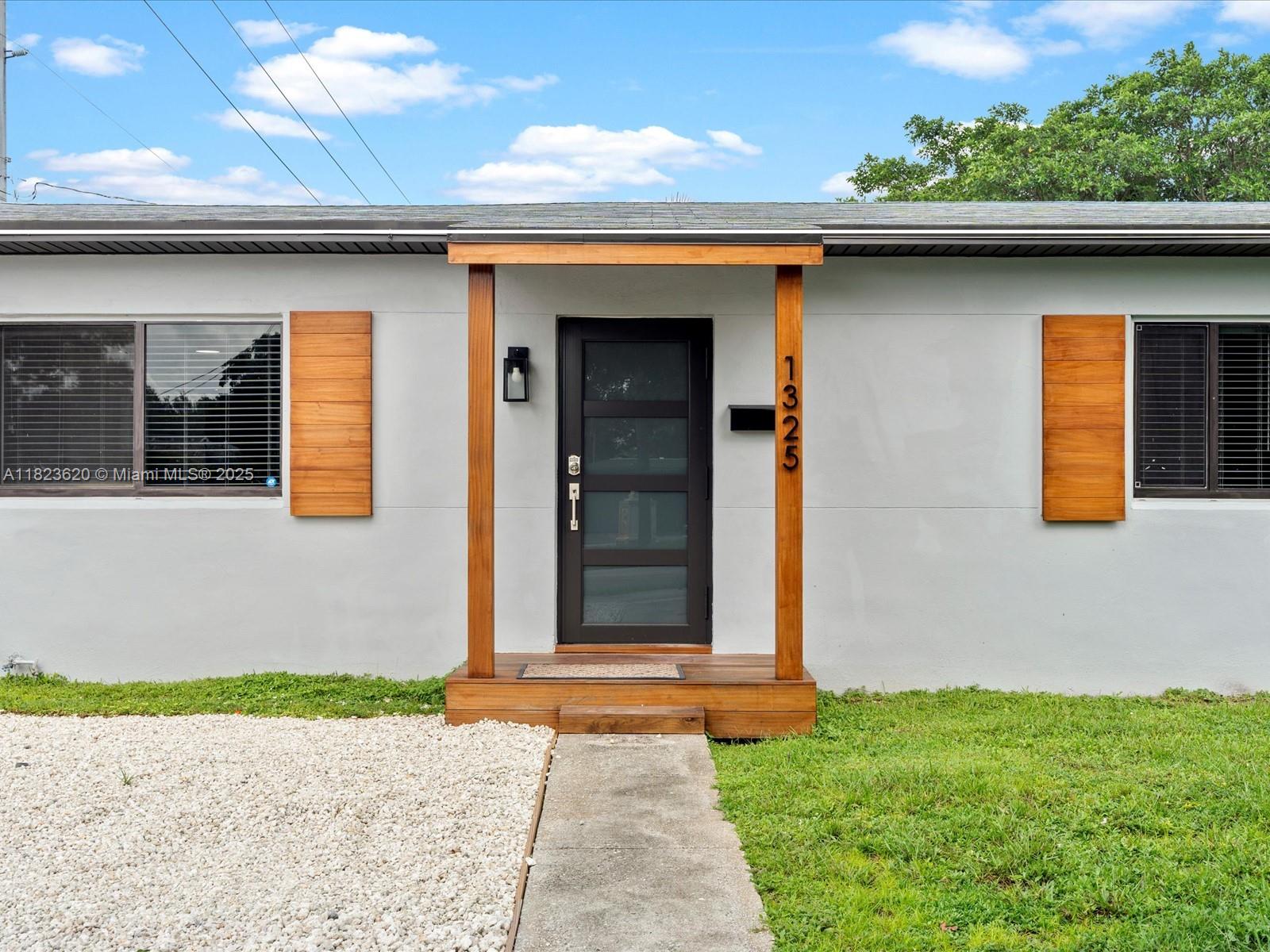 1325 N 26th Ave, Hollywood, Florida image 2