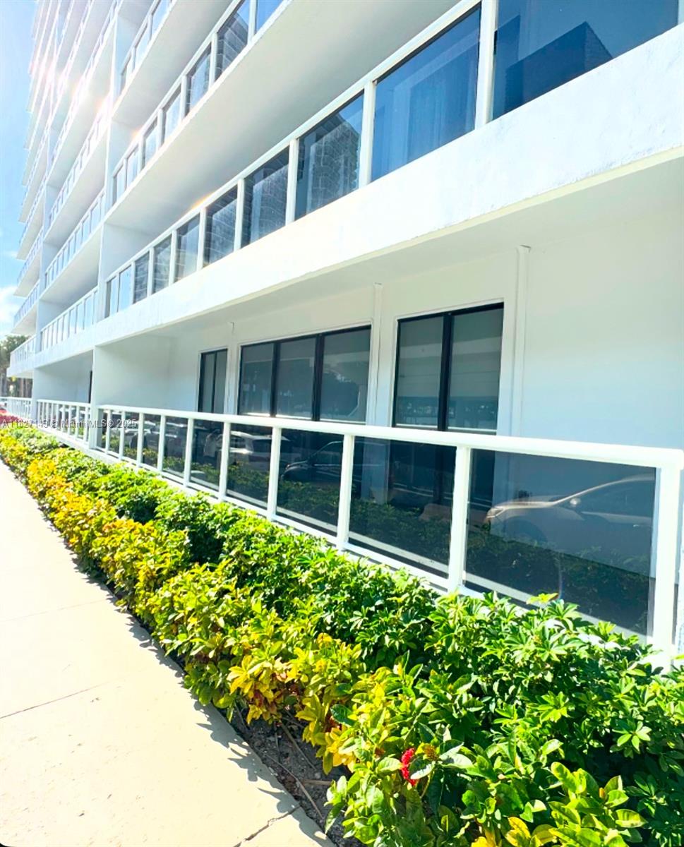 Residential, Aventura, Florida image 4