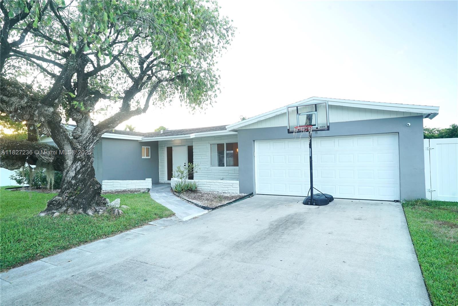 7985 NW 1st St, Margate, Florida image 1