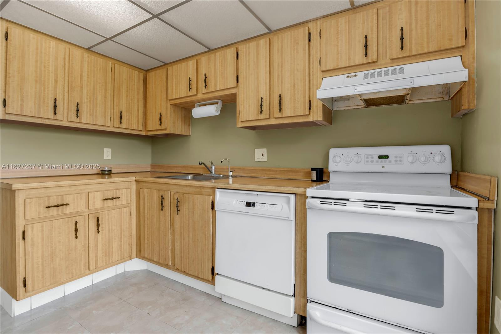 4168 Inverrary Dr #402, Lauderhill, Florida image 4