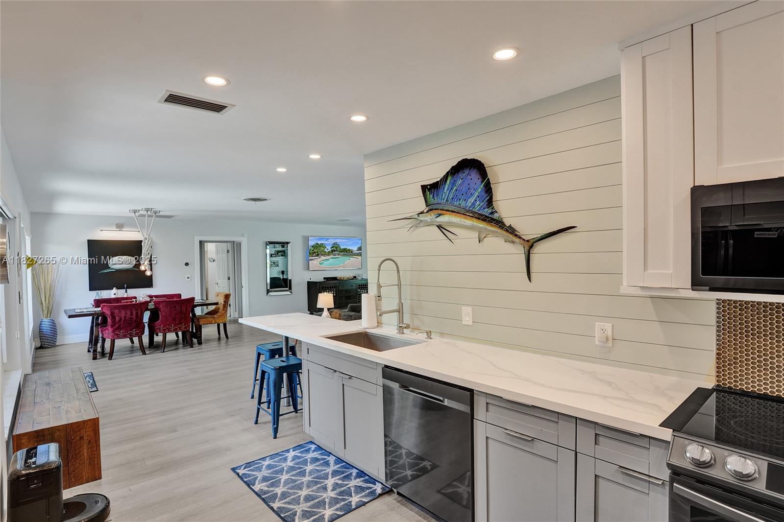 1555 NE 35th St, Oakland Park, Florida image 7