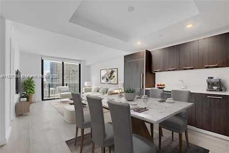 Condo for Sale in Miami, FL