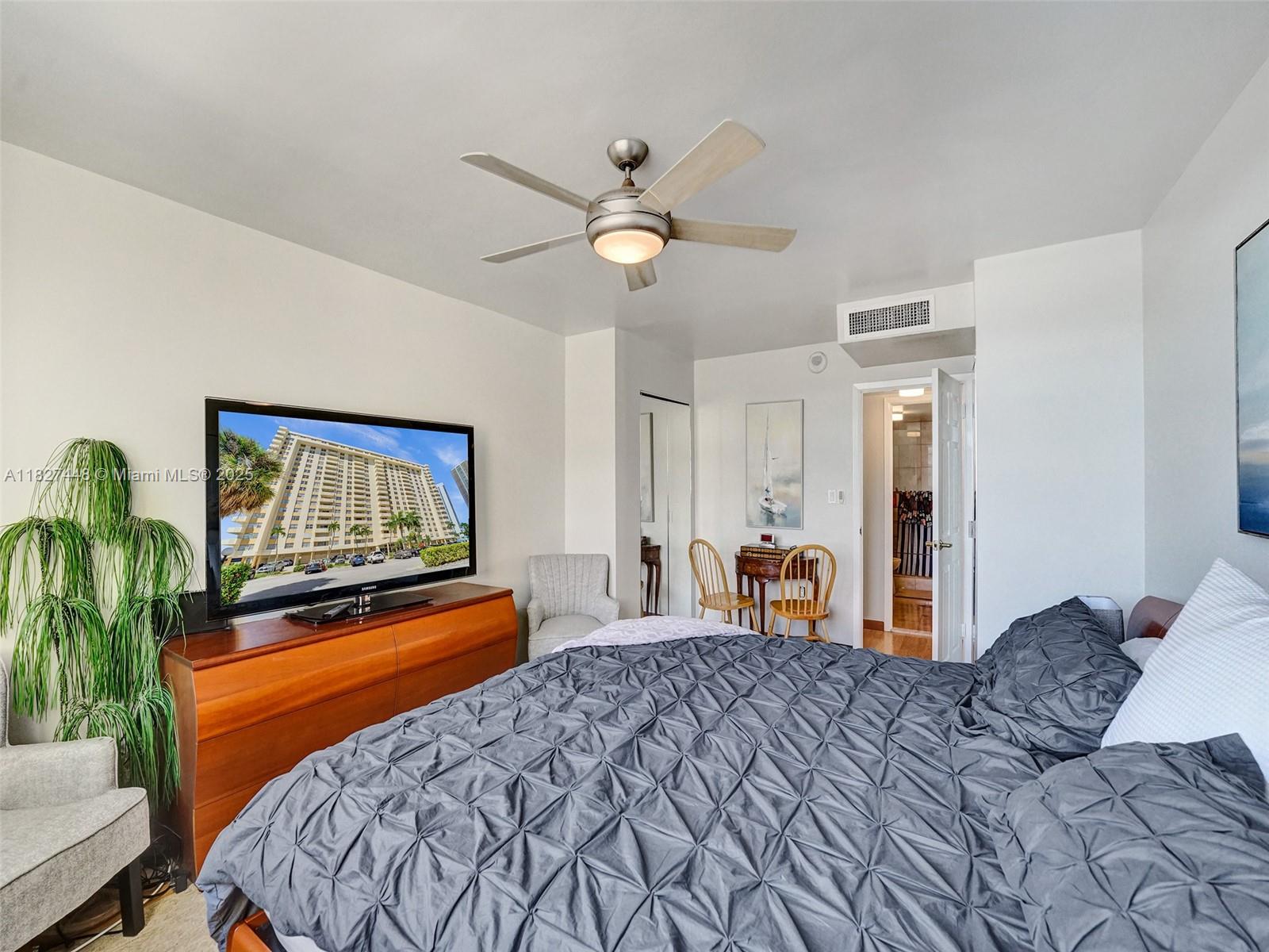 1833 S Ocean Dr #1702, Hallandale Beach, Florida image 45