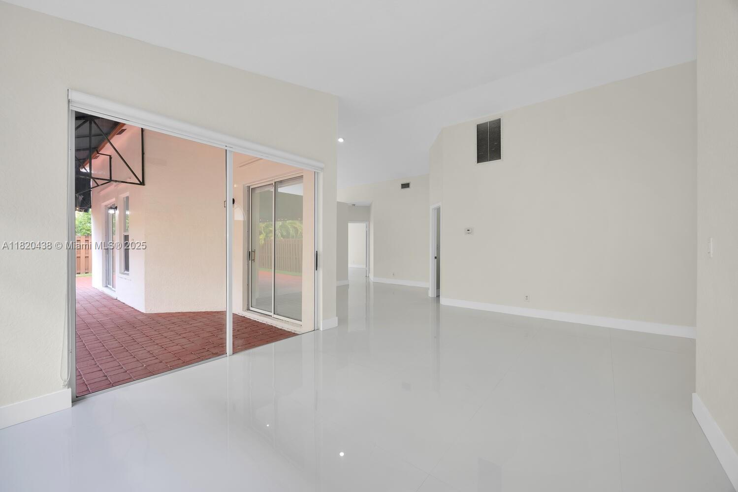 9785 NW 29th Ter, Doral, Florida image 9