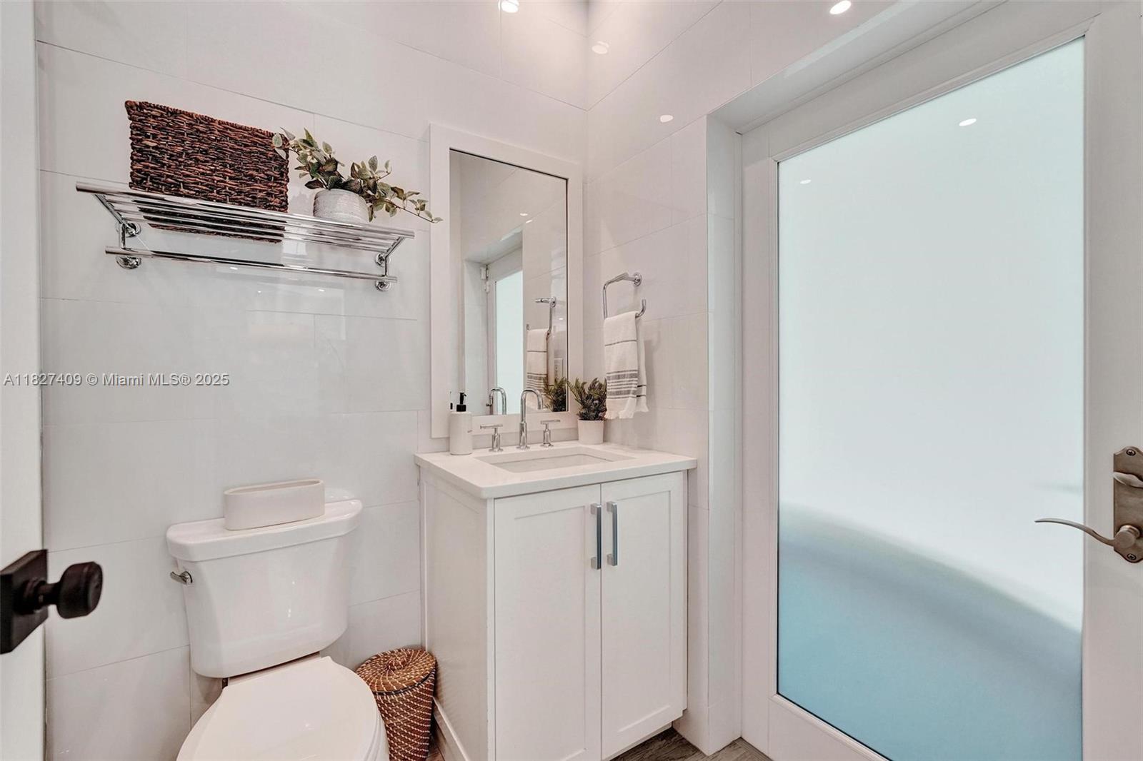 1206 E Lake Dr, Fort Lauderdale, Florida image 25