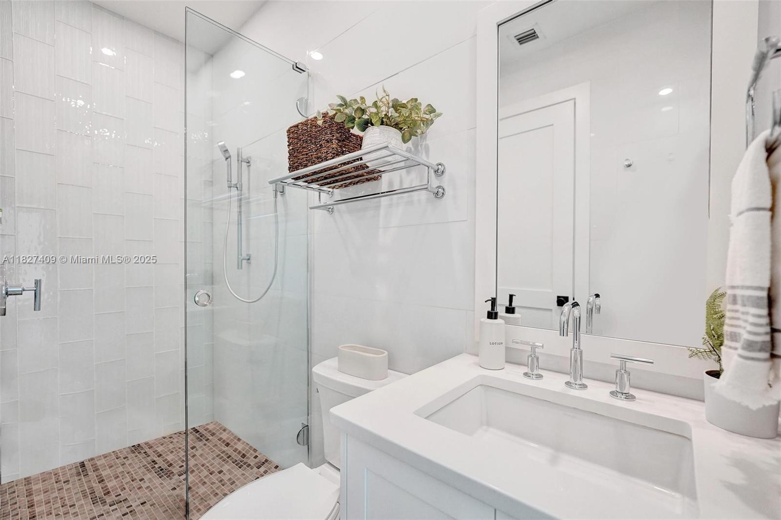 1206 E Lake Dr, Fort Lauderdale, Florida image 26
