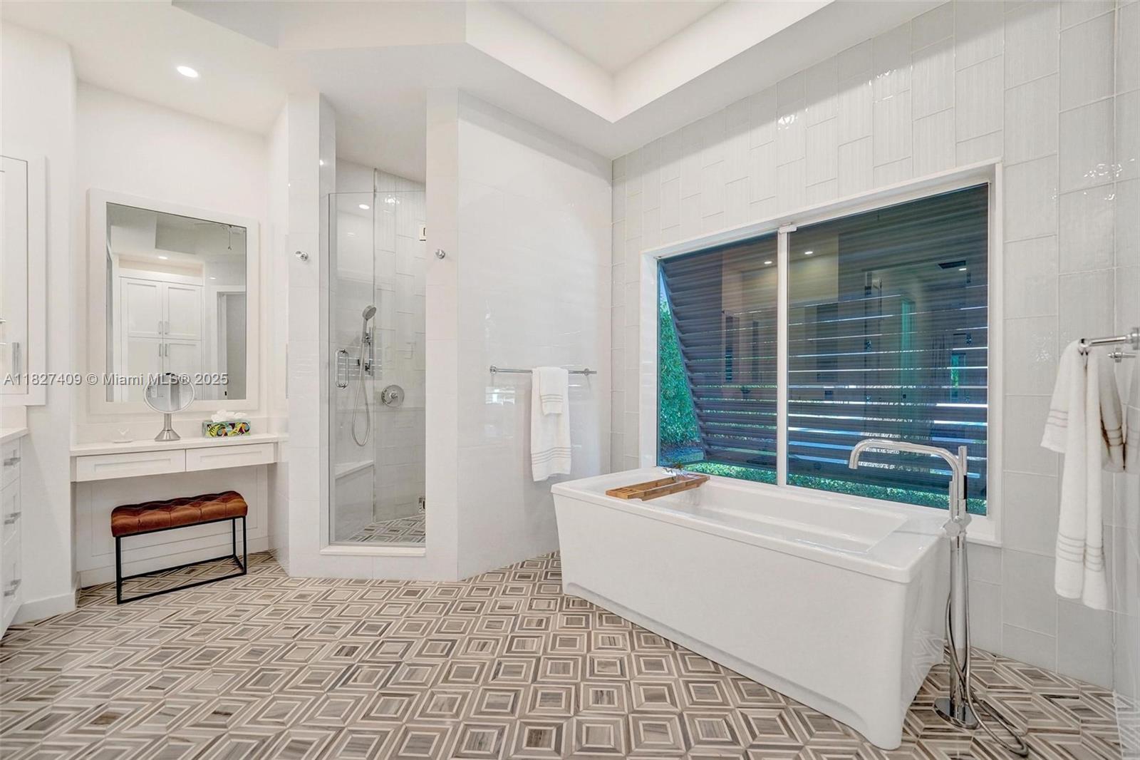 1206 E Lake Dr, Fort Lauderdale, Florida image 37