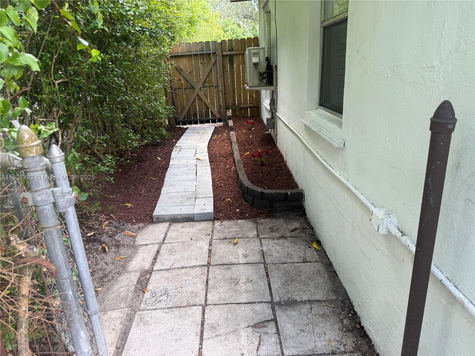 825 NW 127th St, North Miami, Florida image 13