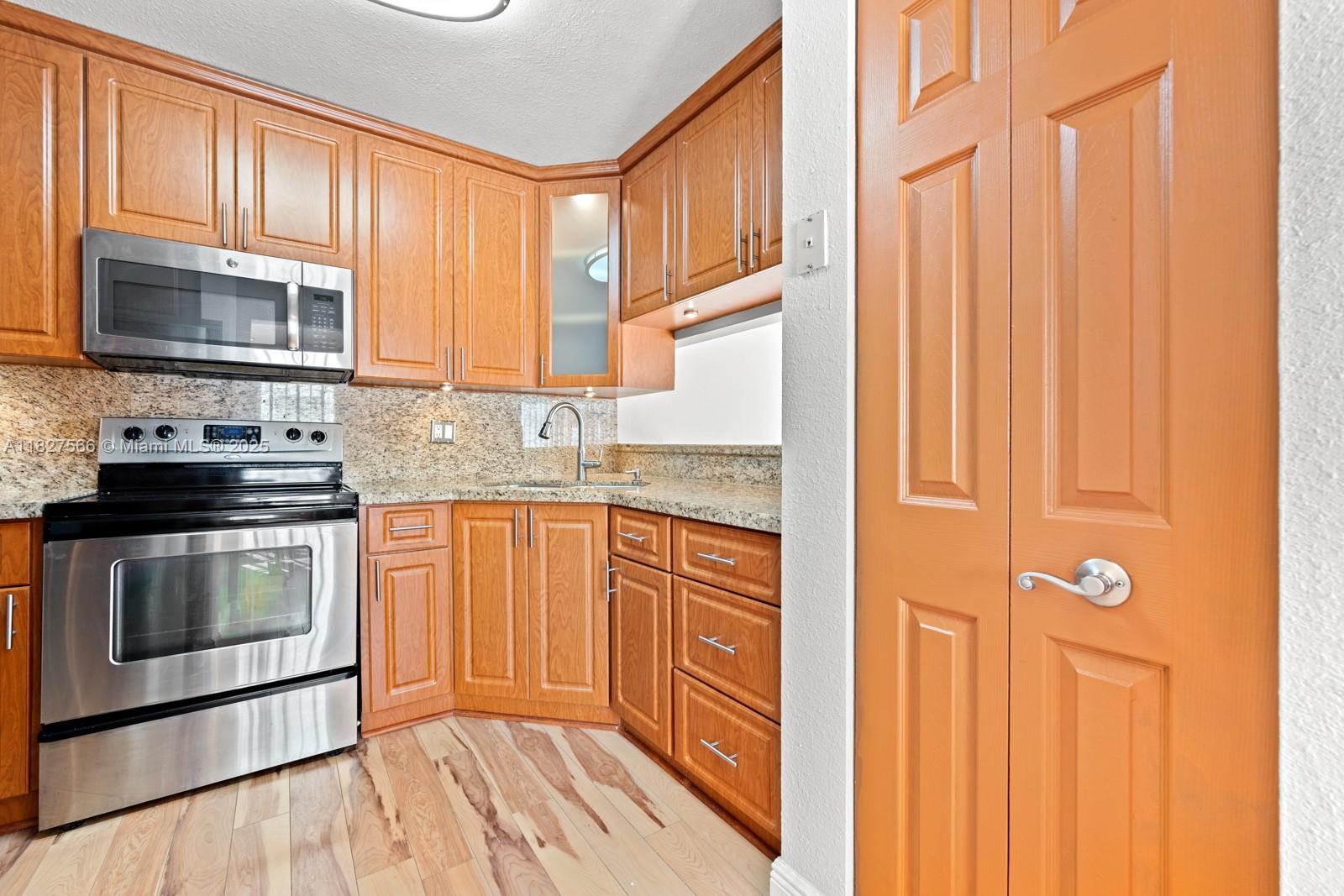 20155 E Oakmont Cir, Hialeah, Florida image 3