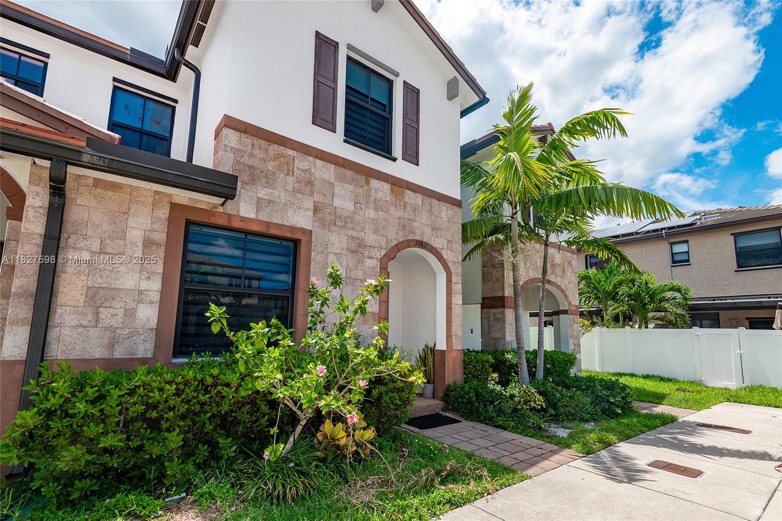 10628 W 33rd Way, Hialeah, Florida image 2