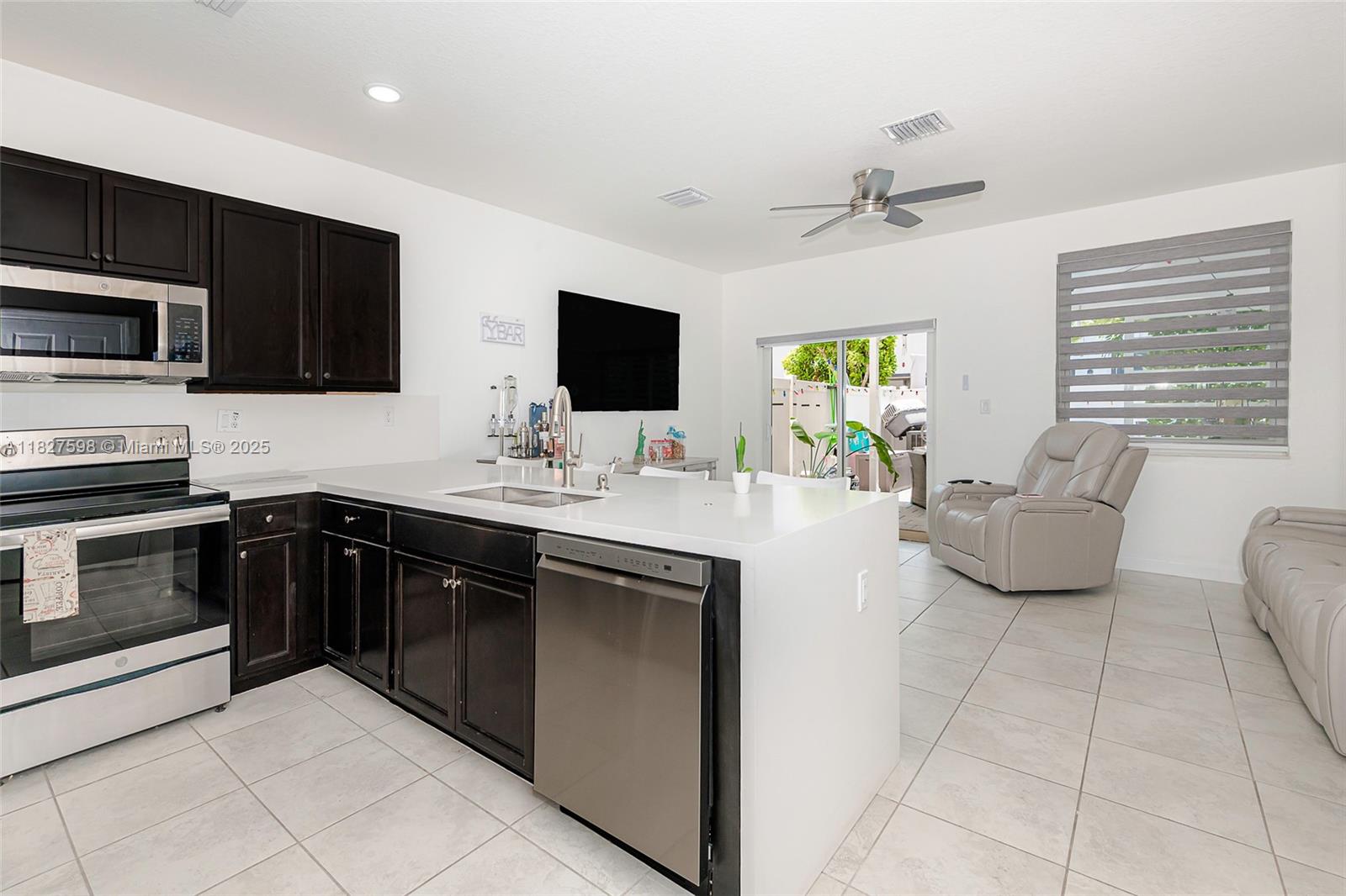 10628 W 33rd Way, Hialeah, Florida image 8