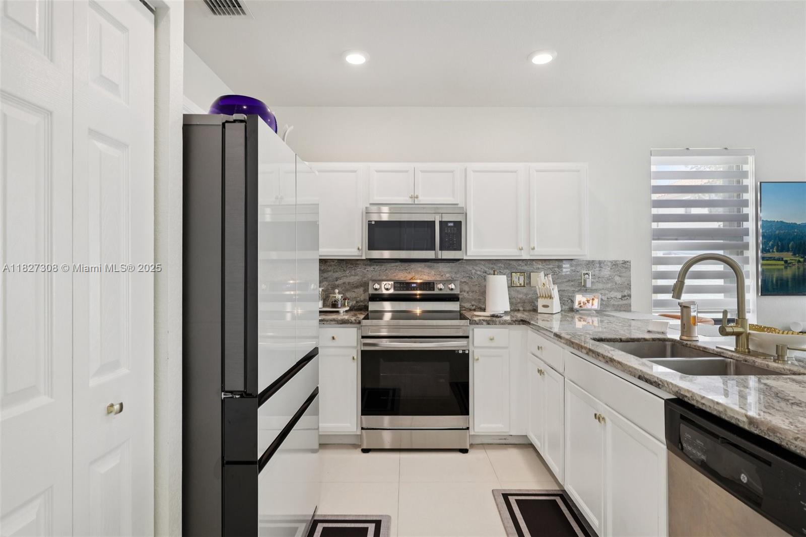 9349 W 33rd Way, Hialeah, Florida image 10