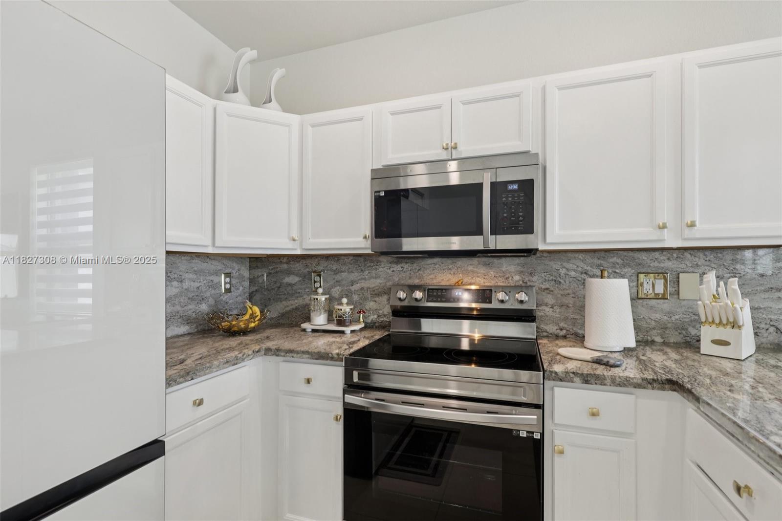9349 W 33rd Way, Hialeah, Florida image 11