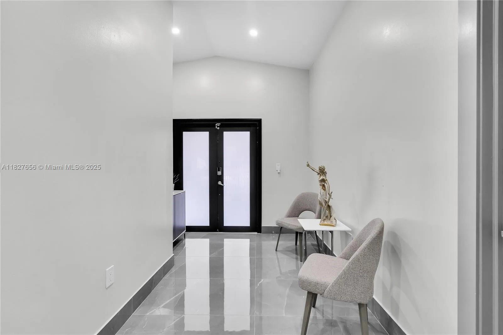 Residential, Hialeah, Florida image 5