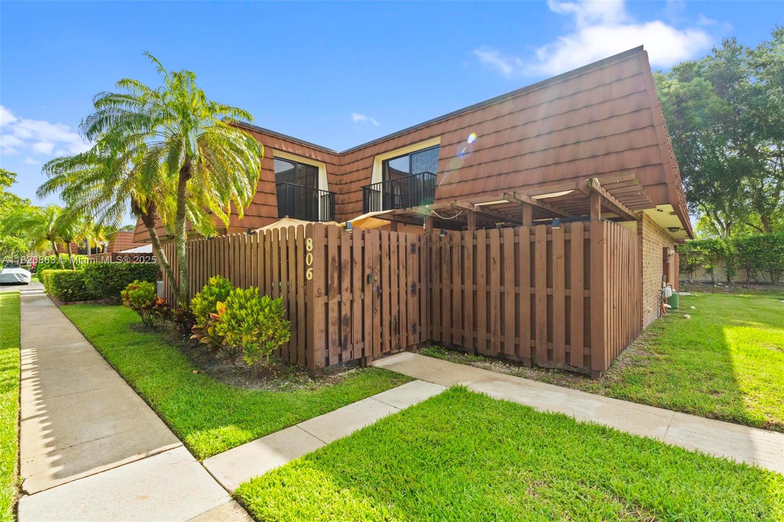 806 SW 119th Way, Davie, Florida image 2